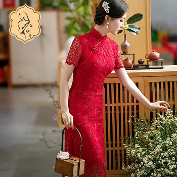 2023 новое большое красное женское кружевное вечернее платье cheongsam с короткими рукавами, перспективная расклешенная планка, воротник-стойка, улучшенная версия